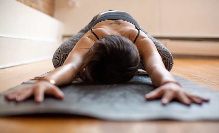 Associez CBD et yoga pour maximiser détente et concentration
